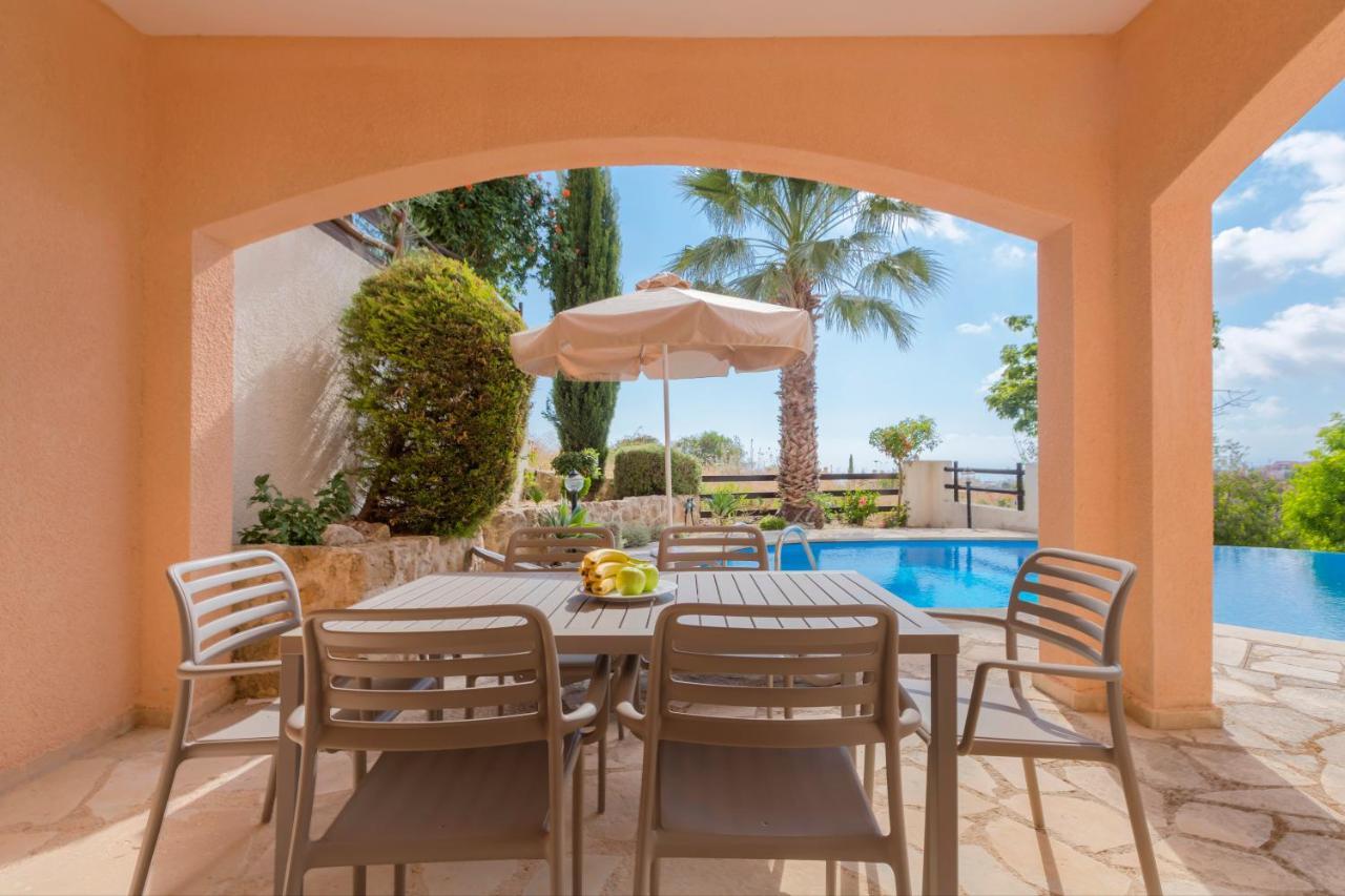 Resitour - Perneri Four Bedroom Villa Paphos Esterno foto