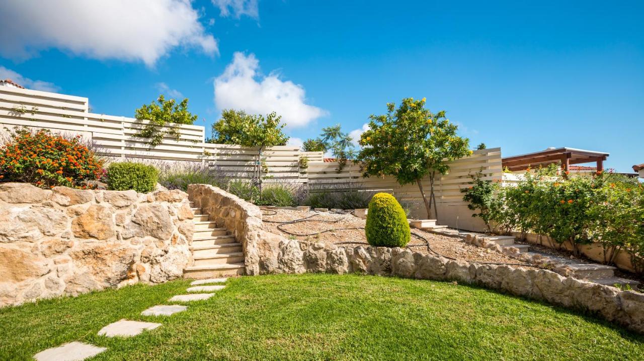 Resitour - Perneri Four Bedroom Villa Paphos Esterno foto